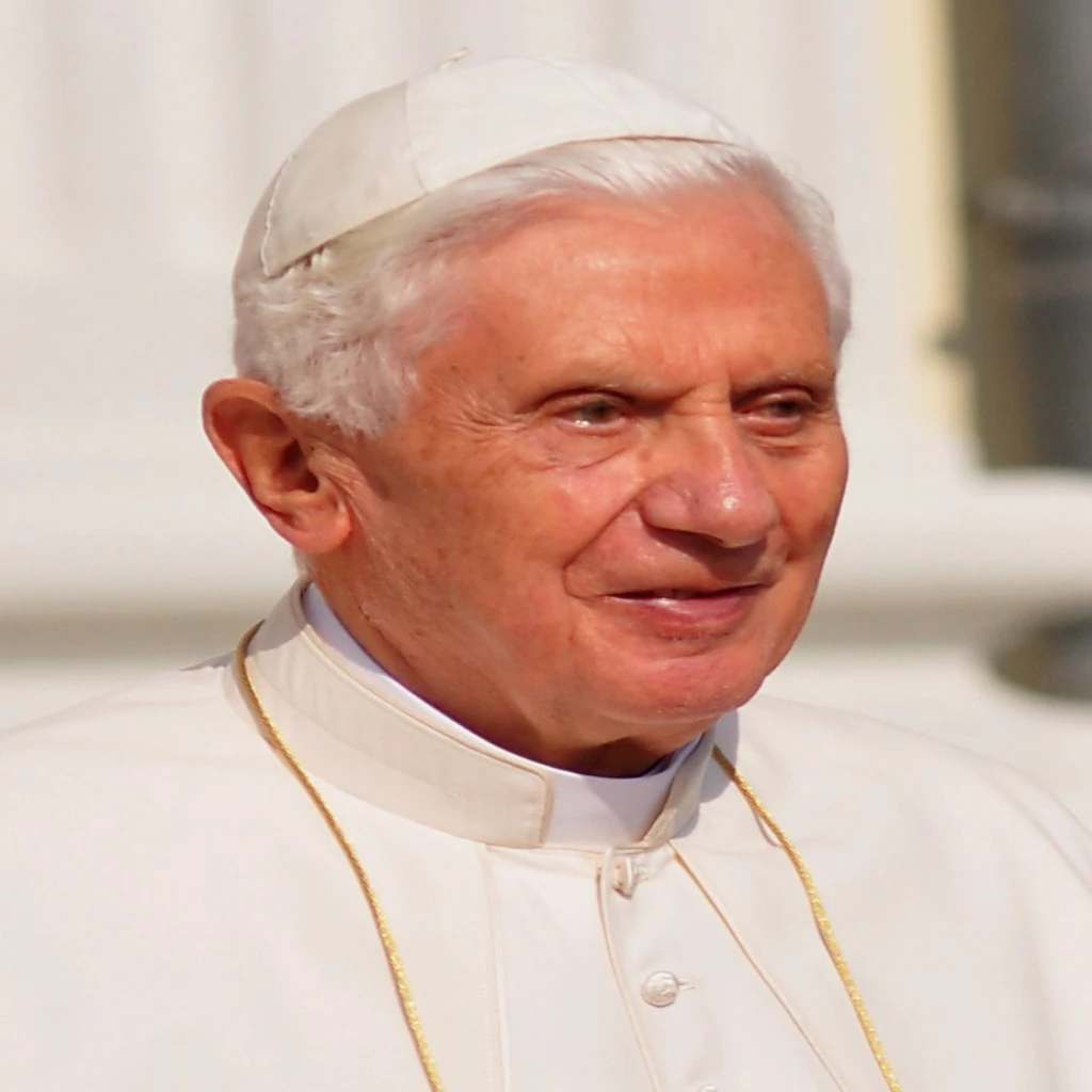 Es falso un mensaje que circula en redes sociales sobre la muerte de Benedicto XVI