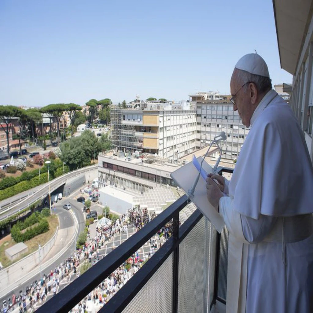 Vaticano anuncia resultado de operacion del papa francisco